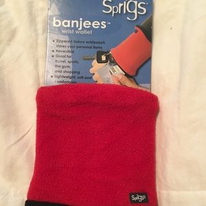NWT Red/ Blk Sprigs Banjees wrist wallet